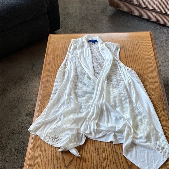 White Sleeveless Vest - Picture 4 of 4